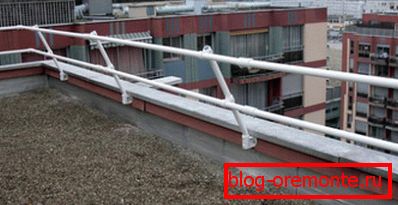 Parapet na radnom ravnom krovu