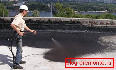 Prskanje betonske osnove bitumenske masti