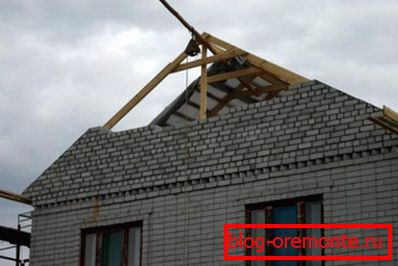 Gable zidni uređaj nakon instalacije krova