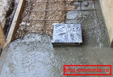 Betonski kolovoz oko kuće. Betonski kolovoz oko kuće.