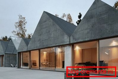 Betonski prostor u dvorištu vikendice. Betonski prostor u dvorištu vikendice.