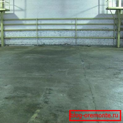 Betonski pod se tretira impregnacijom od prašine. Betonski pod se tretira impregnacijom od prašine.