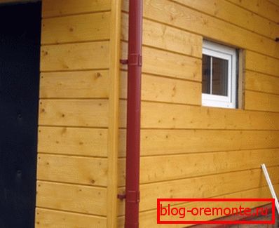 Čak i jednostavan skup ploča i oblikovanih elemenata čine kuću urednom i elegantnom. Čak i jednostavan skup ploča i oblikovanih elemenata čine kuću urednom i elegantnom.