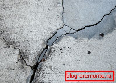 Pre nego što dobijete punu snagu, beton pukne lako. Pre nego što dobijete punu snagu, beton pukne lako.