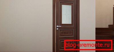 Krilo vrata sa vizuelno istaknutim žljebovima Krilo vrata sa vizuelno istaknutim žljebovima