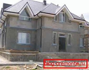 Dvospratna stambena zgrada opilkobetonnyh blokova Dvospratna stambena zgrada opilkobetonnyh blokova