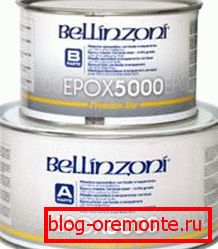 Epoxy lepak se obično prodaje u metalnim kontejnerima. Epoxy lepak se obično prodaje u metalnim kontejnerima.