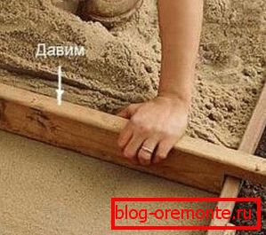 Šljunak i pesak su veoma udobni za niveliranje sa jednostavnim lajsnama na širinu staze. Šljunak i pesak su veoma udobni za niveliranje sa jednostavnim lajsnama na širinu staze.