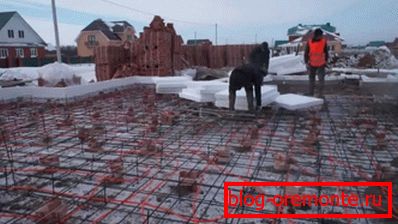 Grejni kabl se postavlja direktno u oplatu. Grejni kabl se postavlja direktno u oplatu.