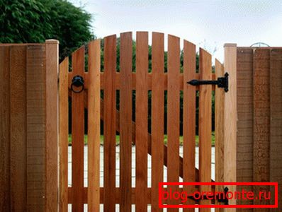 Gate. Gate.