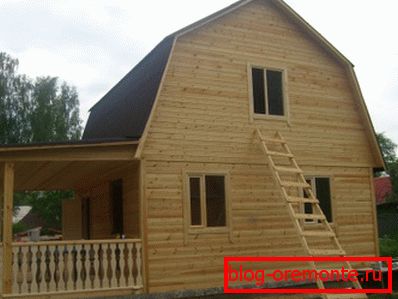 Na slici - kuća iz bara sa potkrovljem 6 * 8 Na slici - kuća iz bara sa potkrovljem 6 * 8