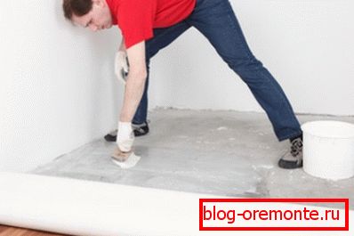 Na fotografiji - kako položiti linoleum na betonski pod sa lepkom Na fotografiji - kako položiti linoleum na betonski pod sa lepkom