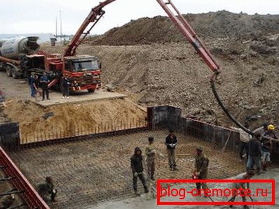 Na fotografiji - betoniranje velikih razmera u industrijskoj gradnji. Na fotografiji - betoniranje velikih razmera u industrijskoj gradnji.