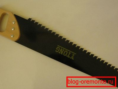 Na fotografiji - specijalna ruka videla je YTONG Na fotografiji - specijalna ruka videla je YTONG