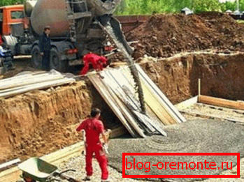 Na fotografiji - samobisivajući beton u oplatu Na fotografiji - samobisivajući beton u oplatu