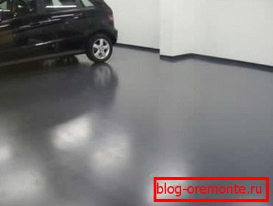 Na fotografiji - parking, betonski pod, koji je bio profesionalno pokriven polimernim agensima Na fotografiji - parking, betonski pod, koji je bio profesionalno pokriven polimernim agensima
