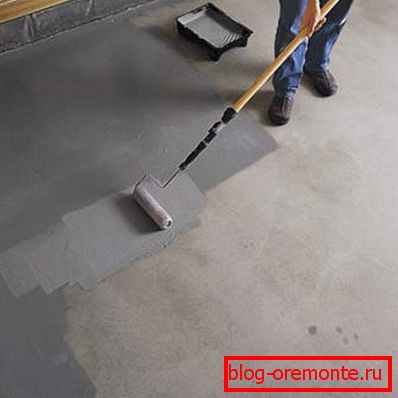 Na fotografiji - slikanje betonskog kolovoza Na fotografiji - slikanje betonskog kolovoza