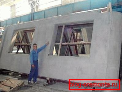 Na foto-armiranom betonskom panelu Na foto-armiranom betonskom panelu