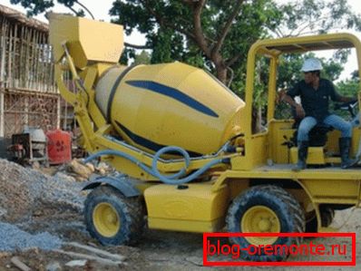 Mali betonski mikser sa napajanjem betona Mali betonski mikser sa napajanjem betona