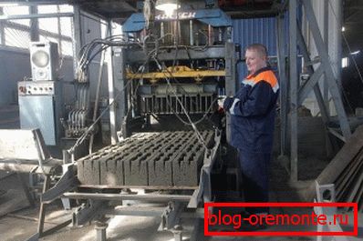 Oprema za proizvodnju proširenih blokova gline u radu Oprema za proizvodnju proširenih blokova gline u radu