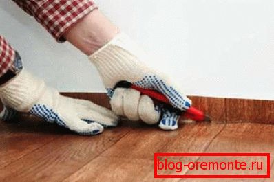 Obrezivanje materijala u blizini zida Obrezivanje materijala u blizini zida