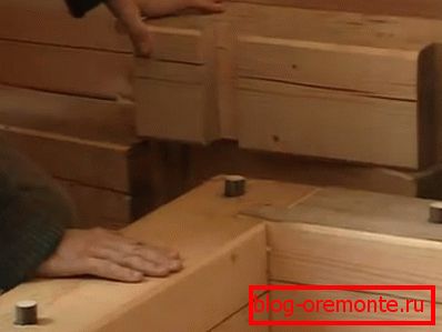 Sletanje krunica na drvenim vrhovima Sletanje krunica na drvenim vrhovima