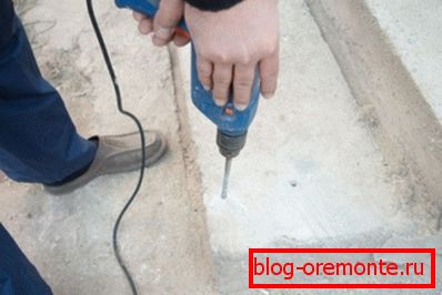 Pre nego što ugradite zavrtanj - napravite rupu pod udarnom vijkom Pre nego što ugradite zavrtanj - napravite rupu pod udarnom vijkom