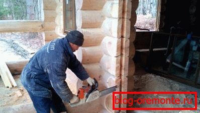 Rezanje otvora u drvenoj kući Rezanje otvora u drvenoj kući