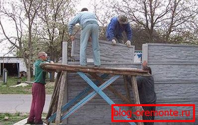 Samonastavljanje betonskih panela sa pomoćnicima Samonastavljanje betonskih panela sa pomoćnicima