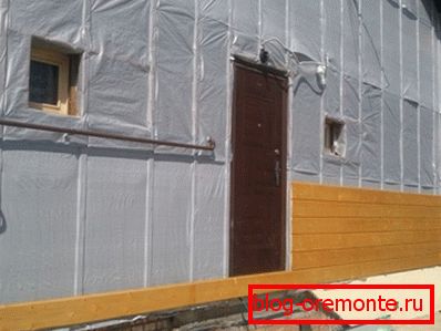 Prvo, montiramo donju ploču, a zatim se fokusiramo na montiranje sledećih delova. Prvo, montiramo donju ploču, a zatim se fokusiramo na montiranje sledećih delova.