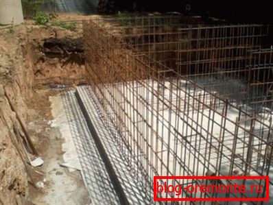 Čelični okvir budućeg betonskog zida Čelični okvir budućeg betonskog zida