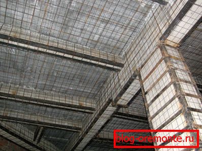 Ojačani armirani betonski prekidači i stubovi povećavaju snagu i nosivost građevinskih objekata. Ojačani armirani betonski prekidači i stubovi povećavaju snagu i nosivost građevinskih objekata.