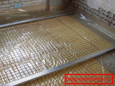 Uređaj betonskog poda i košuljice uključuje armiranje Uređaj betonskog poda i košuljice uključuje armiranje