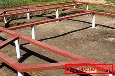 Vijci temelj s metalnim gornjim grlom Vijci temelj s metalnim gornjim grlom