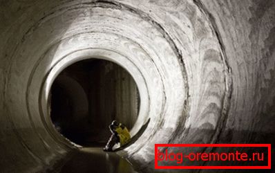 Unutar ojačane kanalizacije. Unutar ojačane kanalizacije.