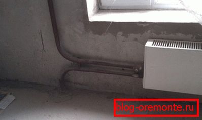 Poravnajte zidni deo pod prozorskim polugom koristeći mešavinu ovog brenda. Poravnajte zidni deo pod prozorskim polugom koristeći mešavinu ovog brenda.