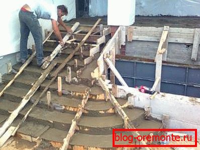 Zalijevanje betonskog trema. Zalijevanje betonskog trema.